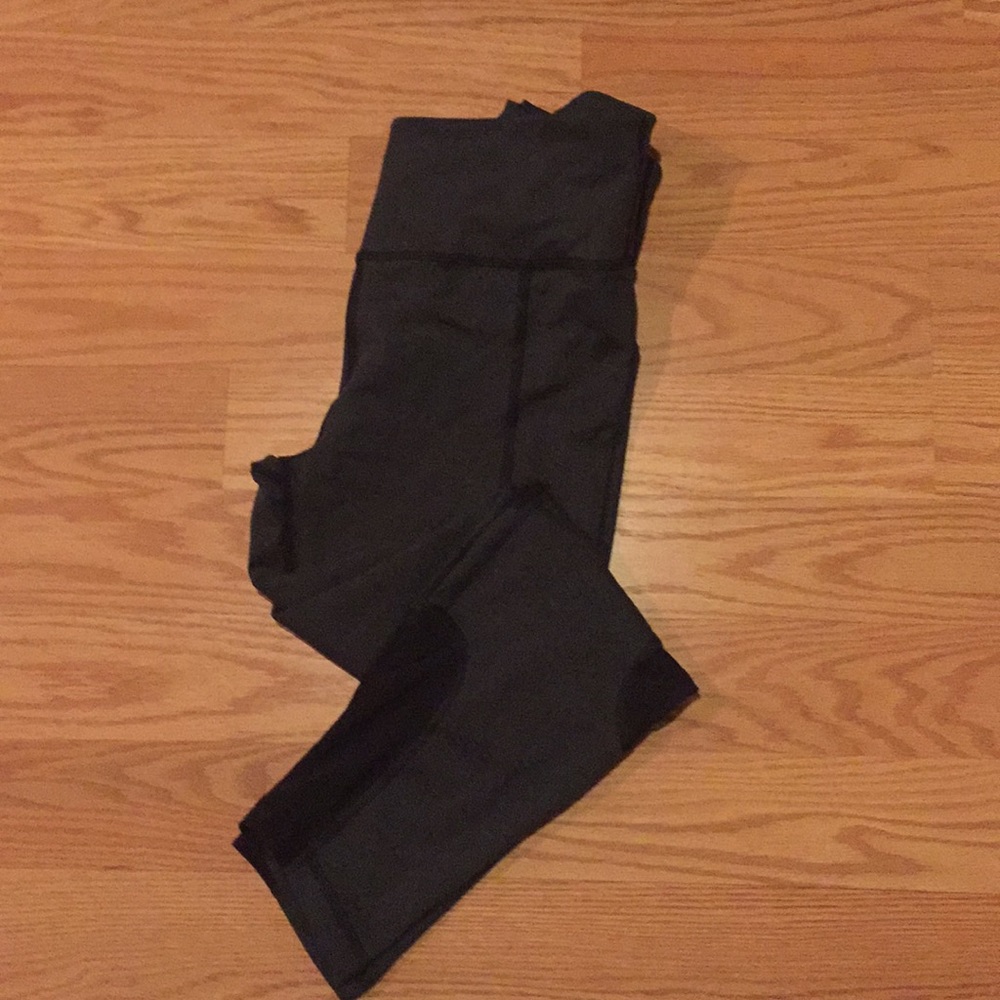 Lou & Grey by LOFT Mesh Detail Athletic Capri- S
